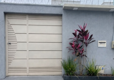 Casa 2 quartos, 3 banheiros com fino acabamento